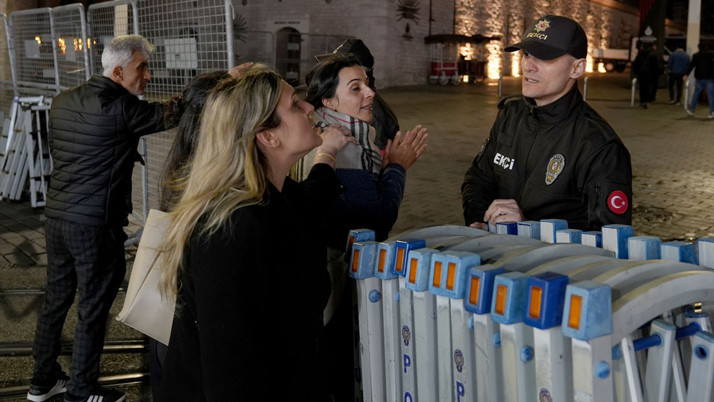 İstanbul'da 1 Mayıs önlemleri! İstanbul'da bazı yollar trafiğe kapatıldı