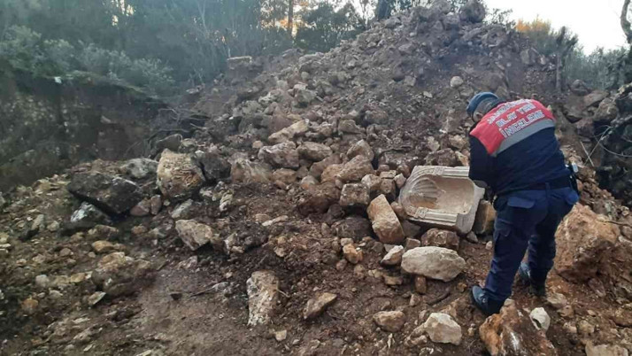 Emeklilik dilekçesini veren vali ile emekli albay kaçak kazı yaparken yakalandı!