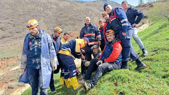 Sivas'ta ineğiyle çamura saplanan kişi AFAD ekiplerince kurtarıldı
