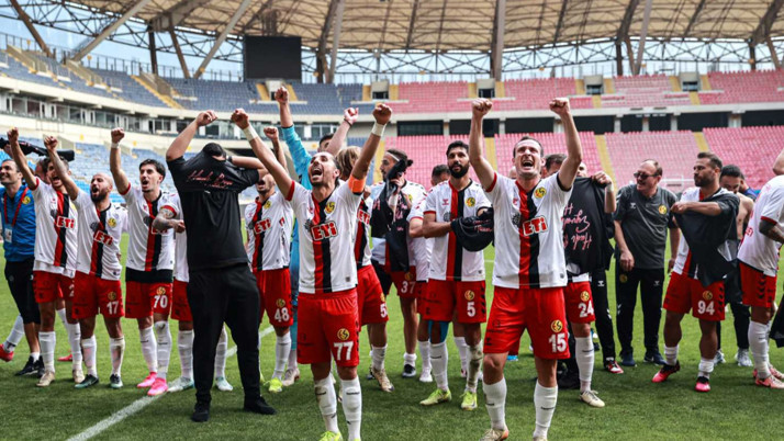 Süper Lig'in efsane takımlarından Eskişehirspor 3. Lig'e yükseldi