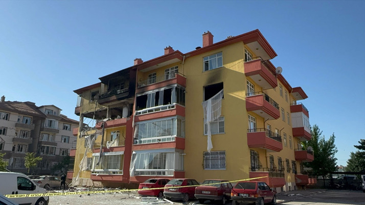 Konya'da binada patlama oldu! Evin haline bakın, ağır yaralılar var