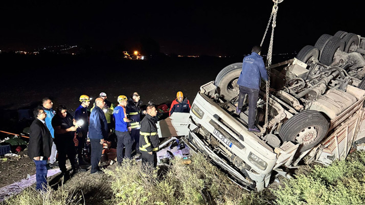 Hatay Reyhanlı'da tır devrildi: 1 ölü 1 yaralı