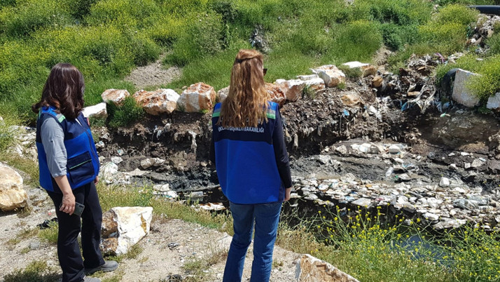 İzmir Büyükşehir Belediyesi'ne açık alanda "vahşi çöp depolama" cezası