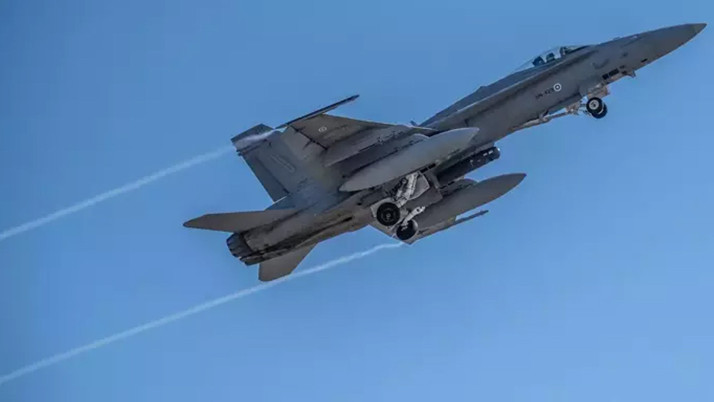 Finlandiya’da savaş uçağı düştü: Pilot fırlatma koltuğuyla kurtuldu