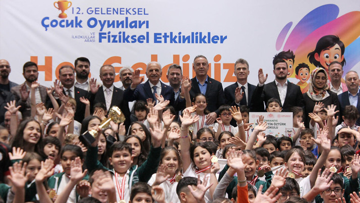 Ümraniye'de 12. Geleneksel Çocuk Oyunları'nın kapanış programı yapıldı