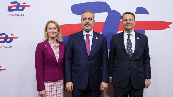 Bakan Fidan, Varşova'da temaslarını sürdürüyor