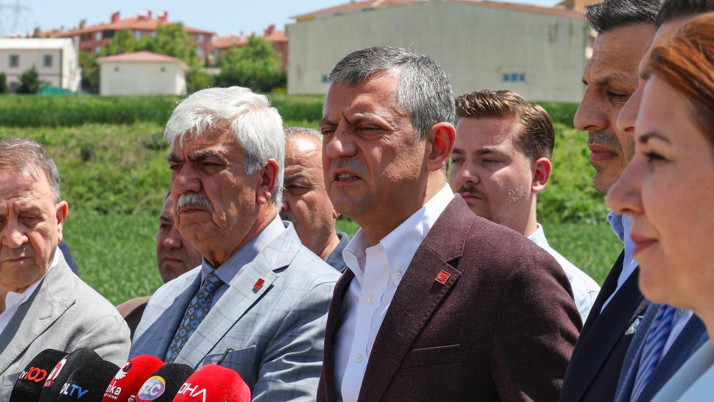 Özgür Özel Silivri Cezaevi önünde meydan okudu; 'Bir canımı alacaksın bak o zaman...'