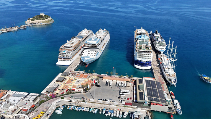 Bakan Uraloğlu açıkladı: Türkiye'de kruvaziyer turizmi rotasında ilk sıra Kuşadası'nın