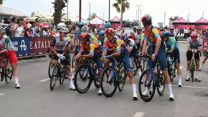 İtalya Bisiklet Turu 2025 ikinci etabıyla Arnavutluk'ta devam etti