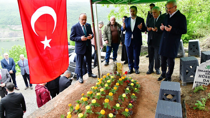 Trabzon'da Abdulkadir Uraloğlu'ndan şehit ailesine ziyaret