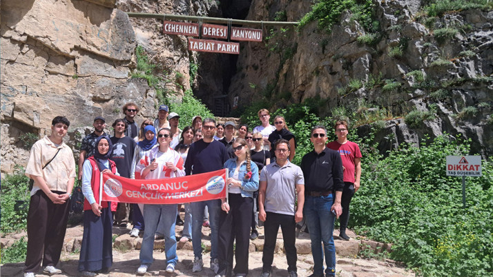 Artvin'e gelen Erasmus öğrencileri Cehennem Deresi Kanyonu'nu gezdi