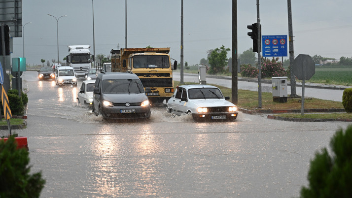 Meteoroloji kuvvetli sağanak beklenen illeri açıkladı, ani sel riskine karşı uyardı