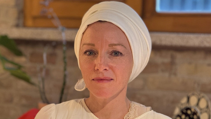 33 yıl önce İslamiyet'i seçen İngilz yazar Aisha Wright konuştu