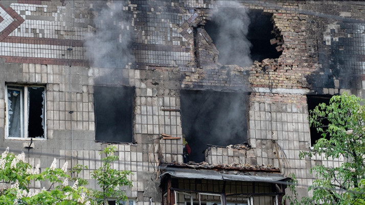 İstanbul'da barış masasına oturan Rusya cephede ilerliyor