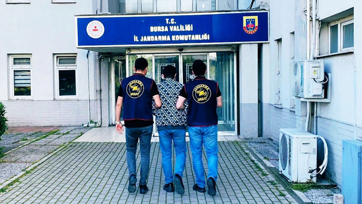 Kamu personeli olarak tanıtıp dolandırıcılık yapıyordu Bursa'da yakalandı