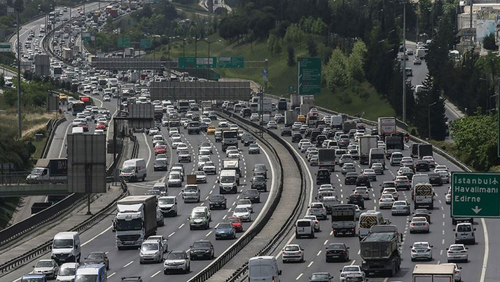 İstanbul'da yağışın da etkisiyle trafik yoğunluğu yüzde 74'e çıktı