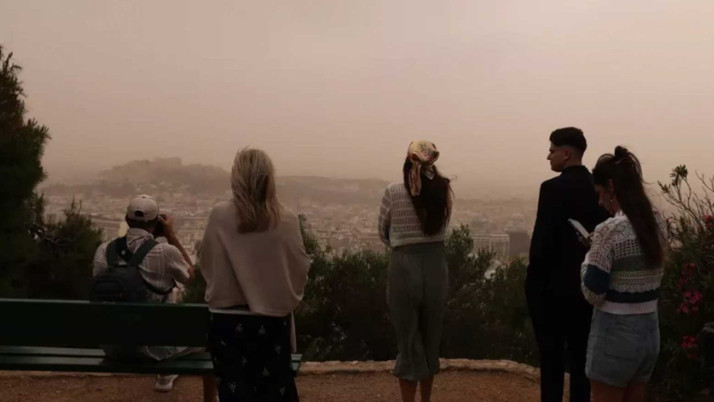 Yunanistan’ı sahra tozu kapladı