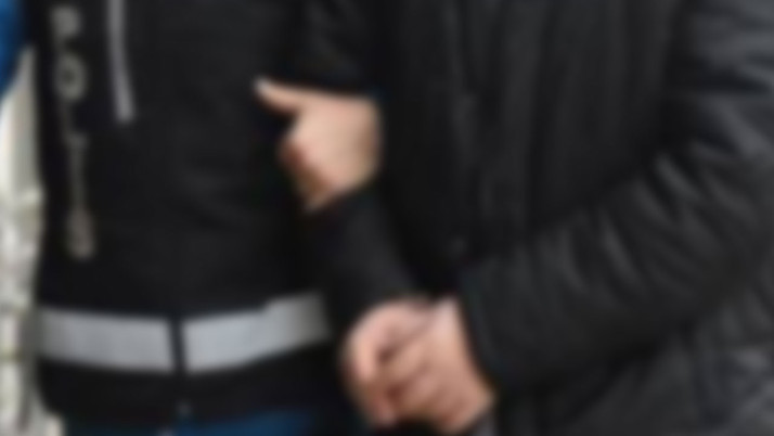 Eşiyle görüşemeyince evin camına attı! Kayınpederini ve baldızını yaraladı