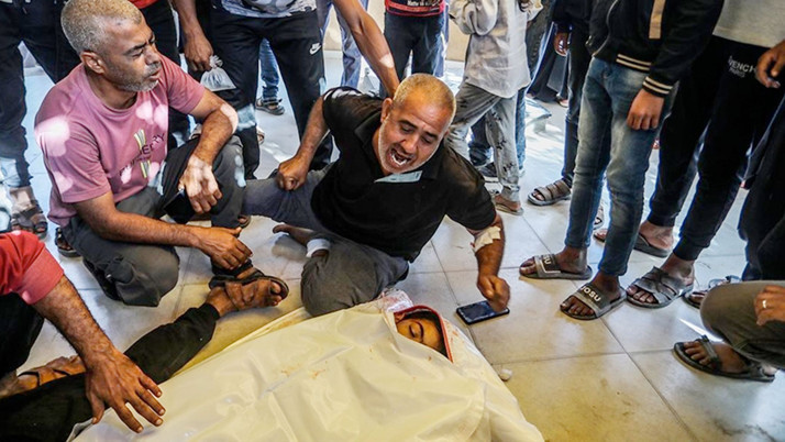 İsrail Gazze'de barınma evlerini vurdu çoğu kadın ve çocuk 61 kişi hayattını kaybetti