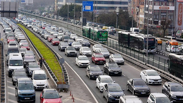 İstanbullular geçen yıl trafikte 105 saat kaybetti! En çok trafik kazası o saatlerde oldu