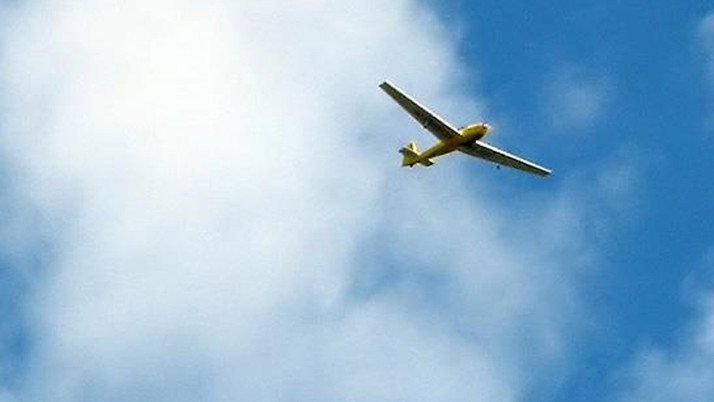 ABD'de küçük uçak yerleşim yerine düştü!