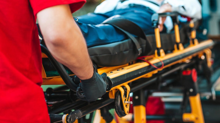 Mardin'de dere yatağına düşen otomobildeki 3 kişi yaralandı