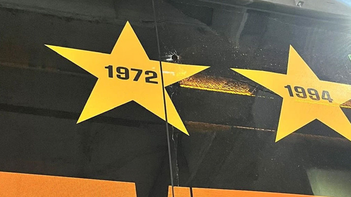 Galatasaray takım otobüsüne taşlı saldırı!