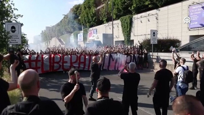 Milan taraftarının sabrı taştı yönetimi istifaya çağırdılar