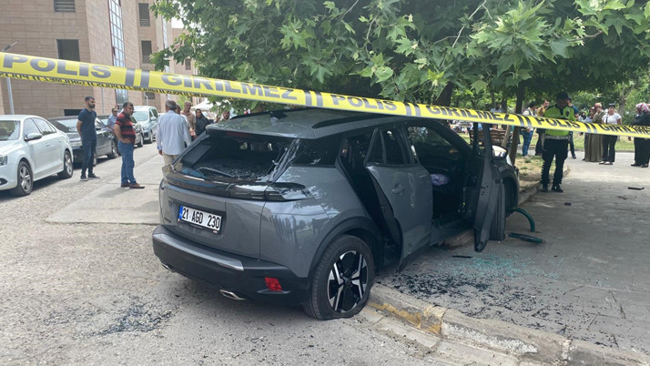 Diyarbakır'da hastane bahçesinde oturanlara otomobil çarptı! 1 ölü, 1 yaralı