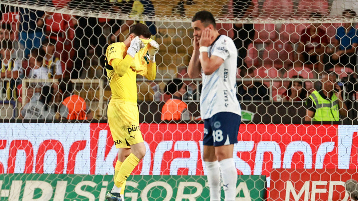 Fenerbahçe küme düşmesi kesinleşen Hatayspor'dan 4 gol yedi taraftarı utandırdı