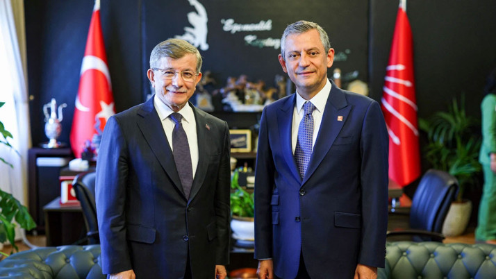 Özgür Özel, Ahmet Davutoğlu ile bir araya geldi