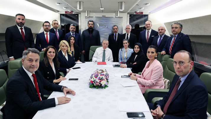 Cumhurbaşkanı Erdoğan'dan Azerbaycan dönüşü flaş açıklamalar: "Yeni anayasayı 86 milyon için istiyoruz"