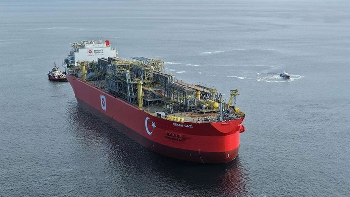 İstanbul Boğazı "Osman Gazi"nin geçişi sonrası gemi trafiğine açıldı