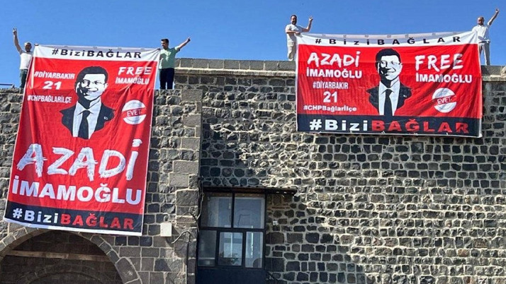 Diyarbakır surlarına asılan ‘Azadî İmamoğlu’ pankartına gözaltı
