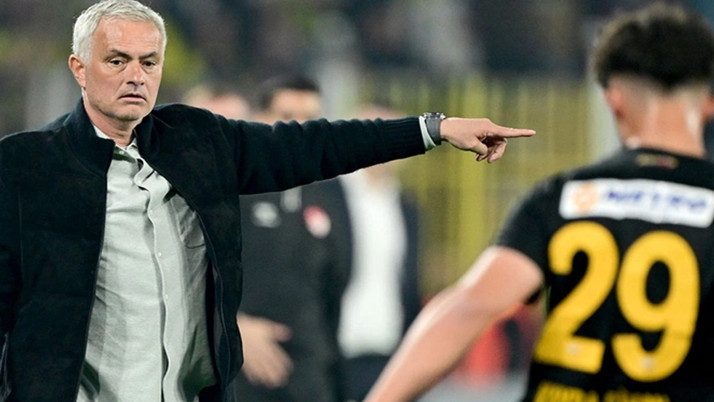 Jose Mourinho yönetimindeki Fenerbahçe sezonu kupasız tamamladı