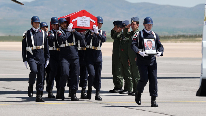 Şehit askere veda! Emre Polat Sivas'ta son yolculuğuna uğurlandı, 2 küçük çocuk babasıymış...