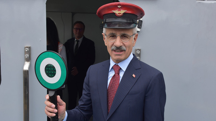 Bakan Uraloğlu: Demir yolu ağımızı 2028'e kadar 17 bin 500 kilometreye yükseltmeyi hedefliyoruz