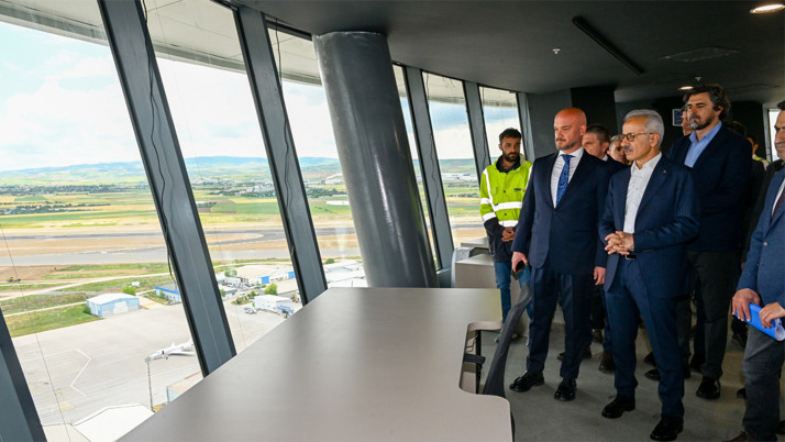 Bakan Uraloğlu, Esenboğa Havalimanı'ndaki yeni hava trafik kontrol kulesini inceledi