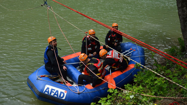 Trabzon'da 6 gün önce dereye düşen çocuğun cansız bedenine ulaşıldı