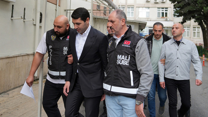 CHP'li belediyelere yolsuzluk operasyonu sonrası CHP olağanüstü toplantı kararı aldı