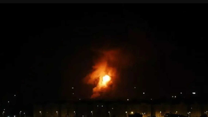 İsrail’den Lazkiye’ye hava saldırısı! Peş peşe patlamalar