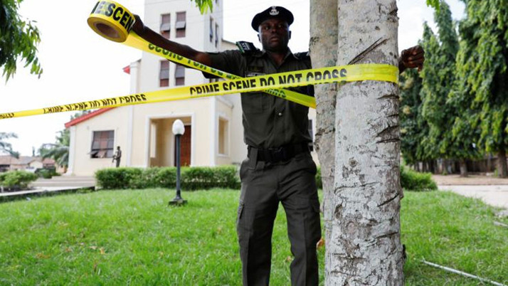 Nijerya'da sporcuları taşıyan otobüsün köprüden düştüğü kazada 21 kişi öldü