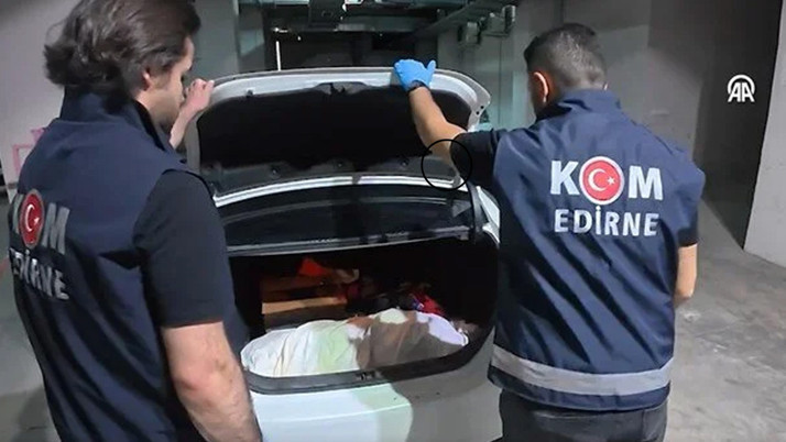 Bagajdan çıkan şaşırttı! İkonik eser çarşafa sarılı halde ele geçirildi: 3 gözaltı
