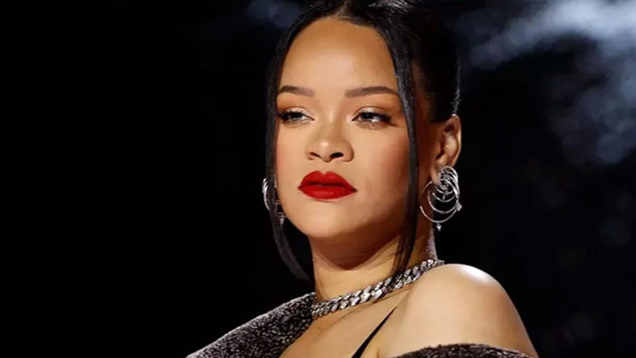 Dünyaca ünlü şarkıcı Rihanna'nın babası hayatını kaybetti