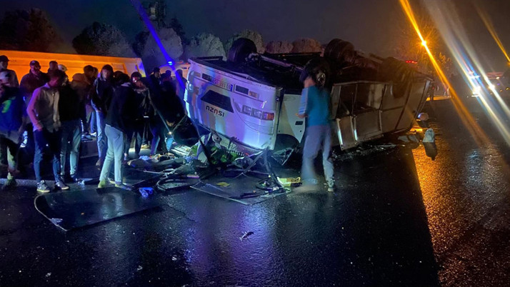 Hatay'da midibüs devrildi: 25 tarım işçisi yaralandı