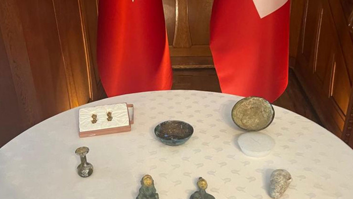 İsviçre, 7 parça tarihi eseri daha Türkiye'ye iade etti