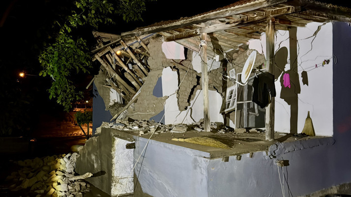 Kırşehir'de sel nedeniyle 1 ev çöktü, hasar gören 3 ev boşaltıldı