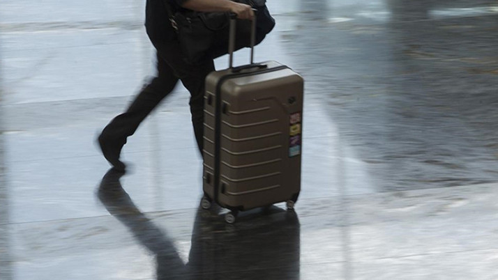 Havalimanında yolcunun valizinden çıkanlar dehşete düşürü