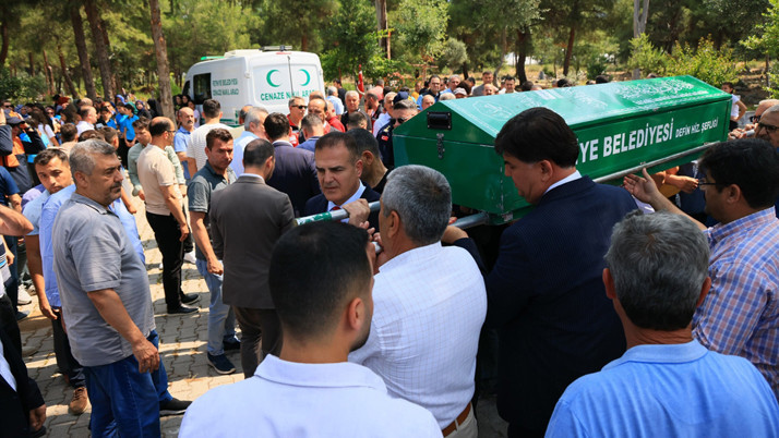 Fethiye'de depremde panikatak geçirerek ölen Afranur toprağa verildi