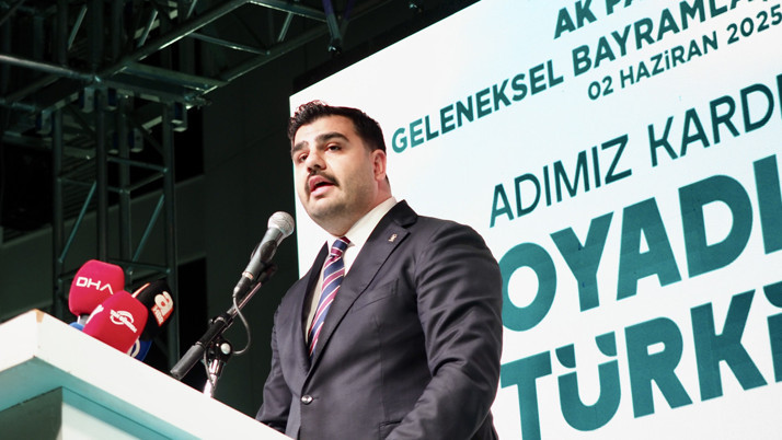 Eyyüp Kadir İnan’dan İzmir BB Başkanı Cemil Tugay’a 'çöp' göndermesi